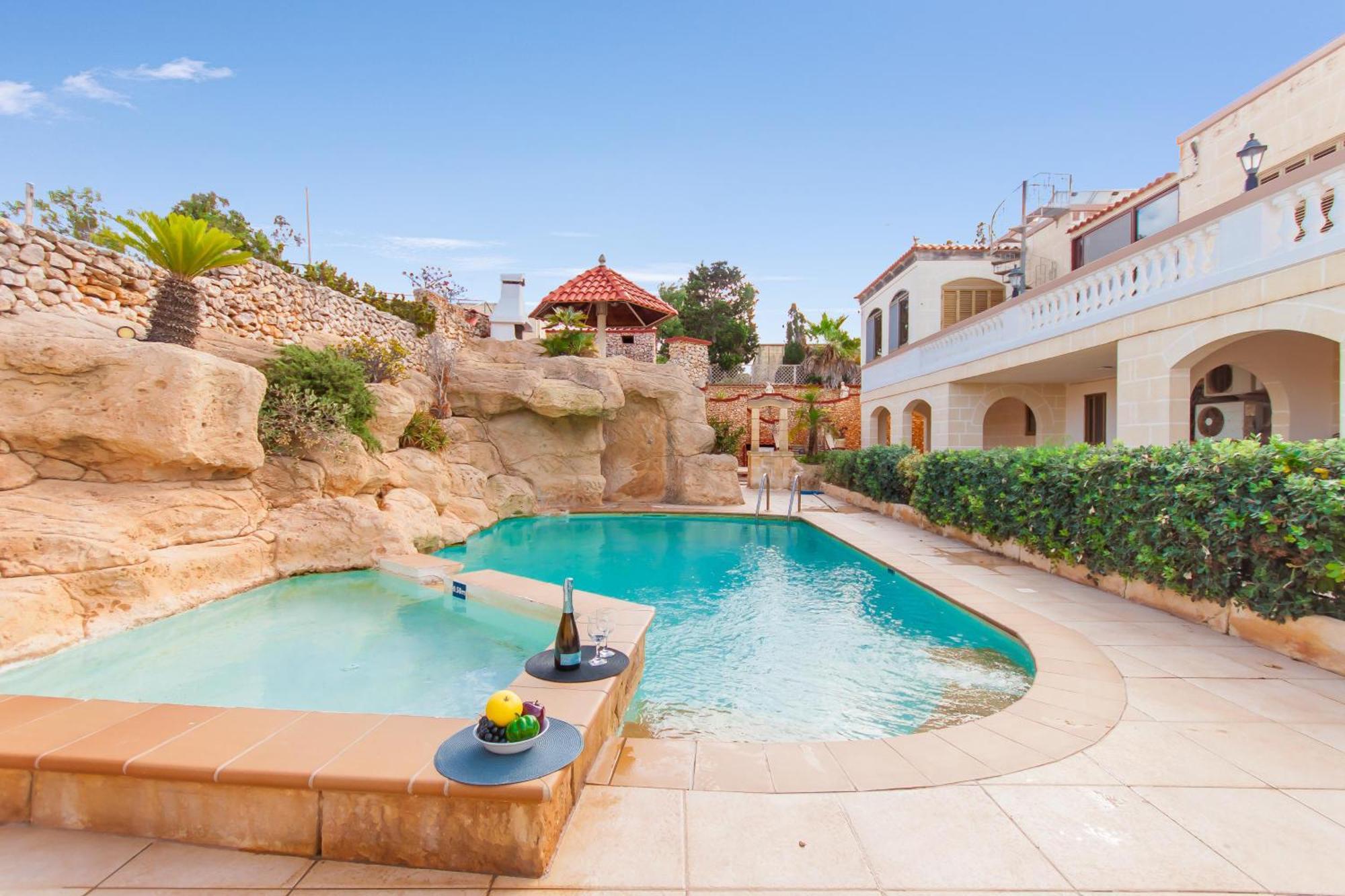 Villa & Pool Apartments In Mellieha Bay エクステリア 写真