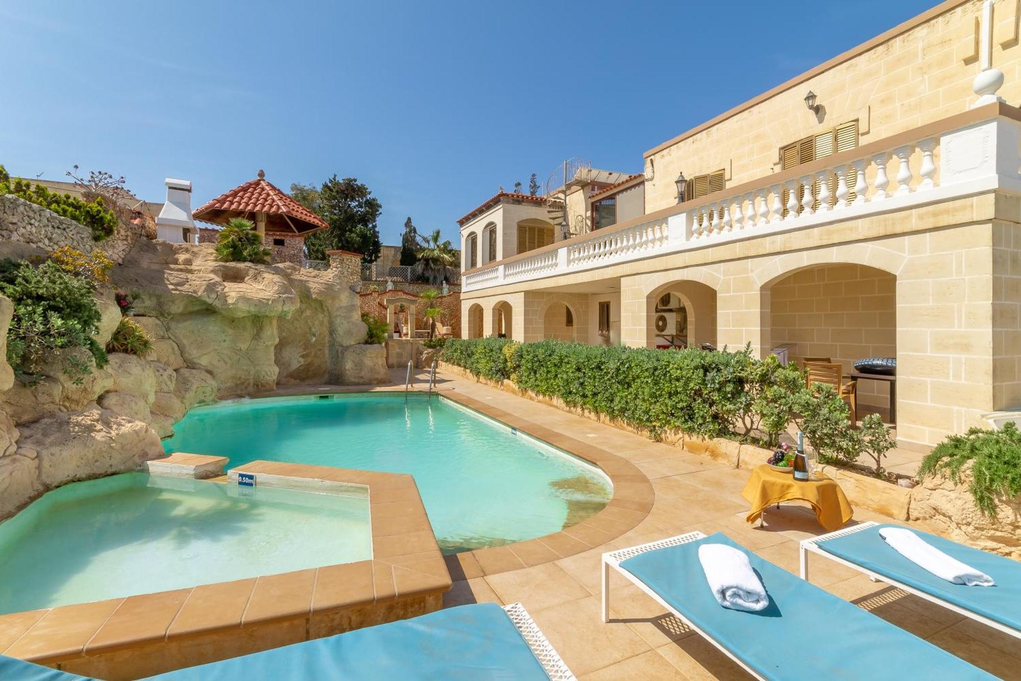 Villa & Pool Apartments In Mellieha Bay エクステリア 写真