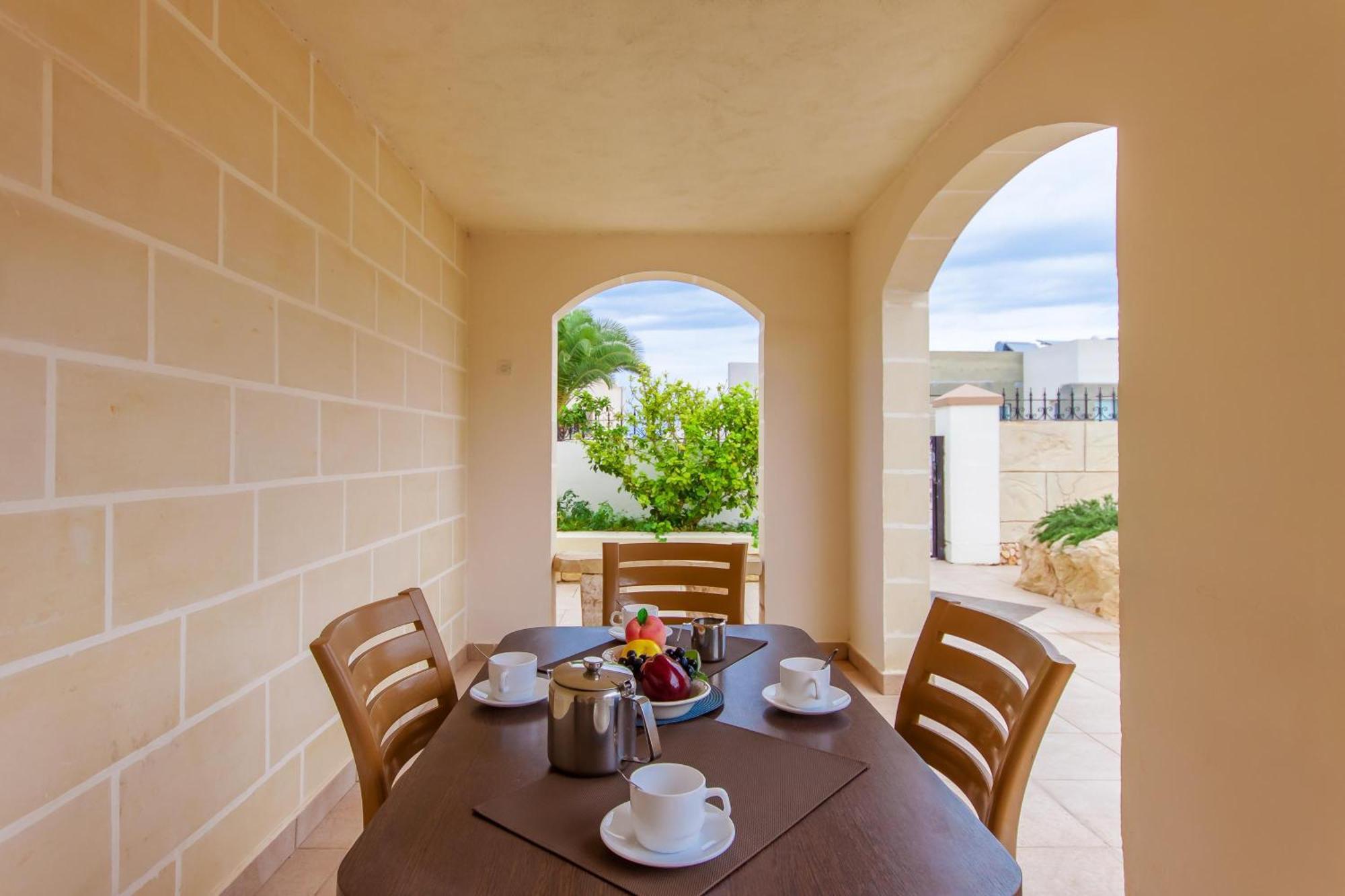 Villa & Pool Apartments In Mellieha Bay エクステリア 写真