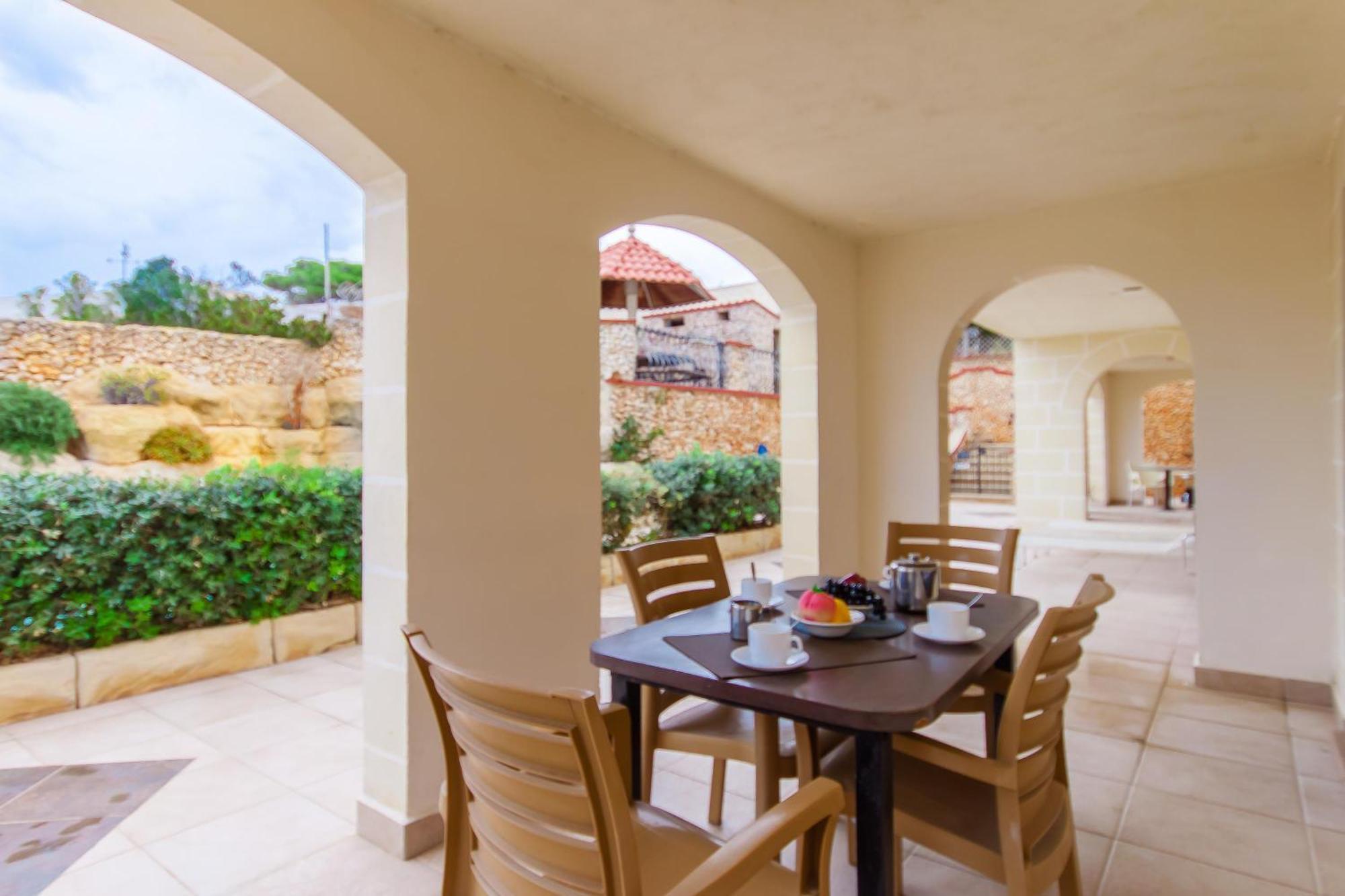 Villa & Pool Apartments In Mellieha Bay エクステリア 写真
