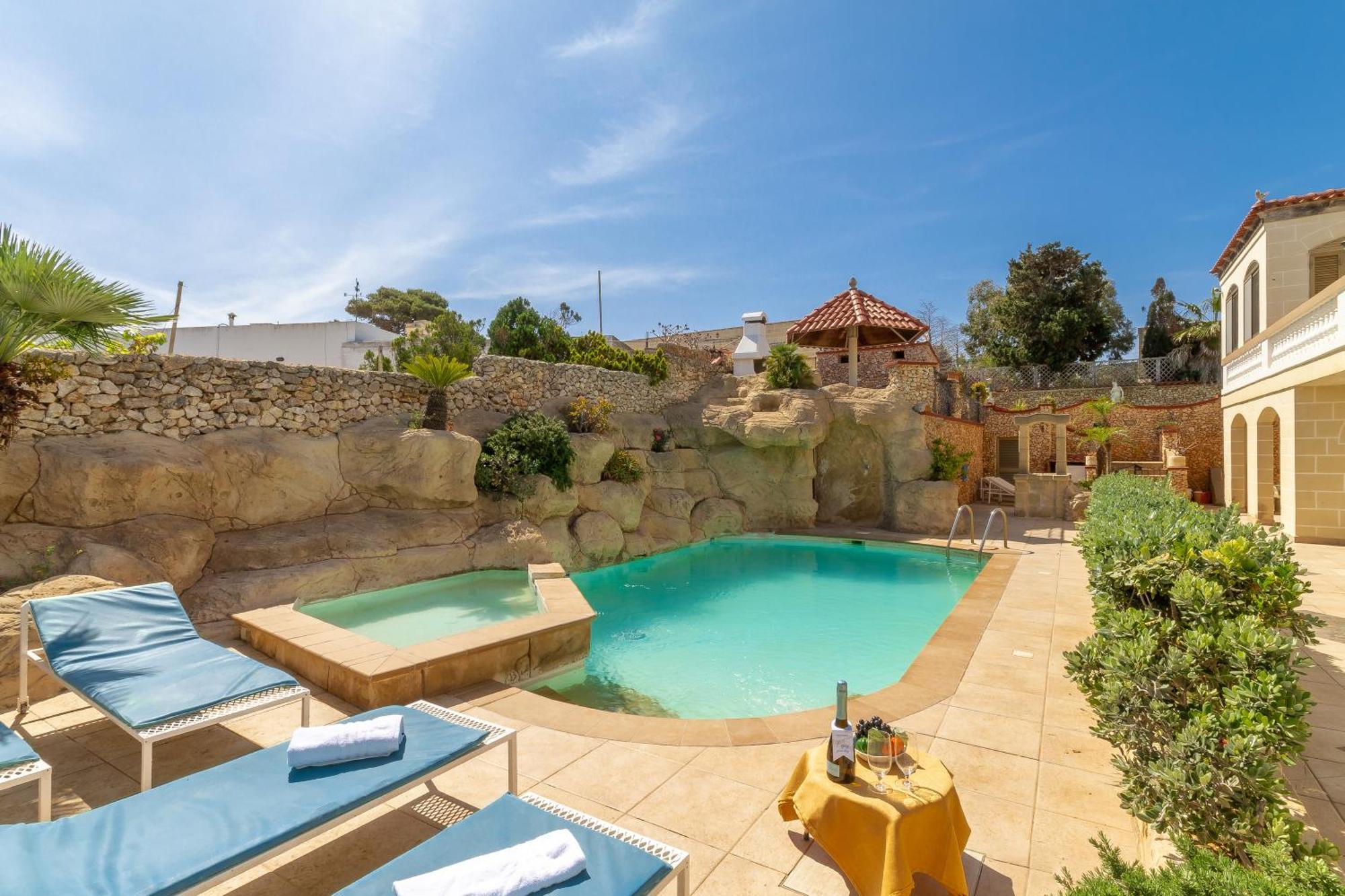 Villa & Pool Apartments In Mellieha Bay エクステリア 写真