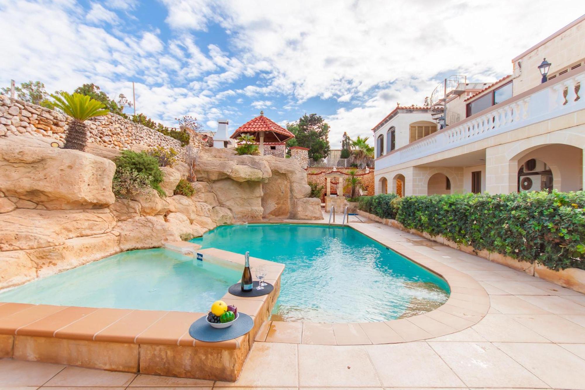 Villa & Pool Apartments In Mellieha Bay エクステリア 写真